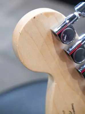 Squier - Affinity Series Stratocaster Junior HSS, Laurel Fingerboard - 3-Color Sunburst 2